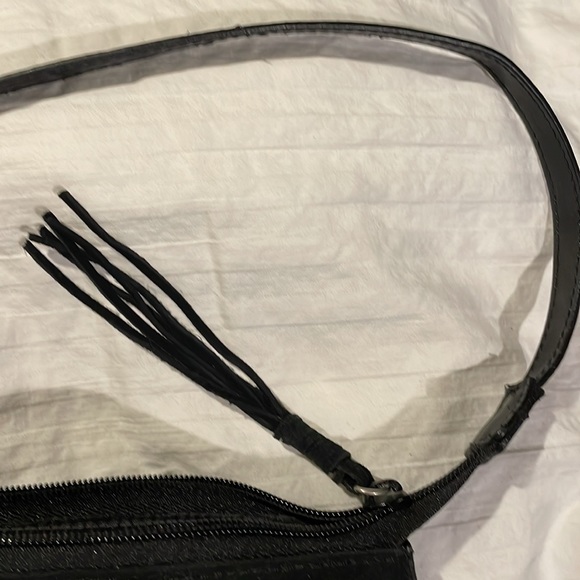 Kenneth Cole REACTION suede wristlet purse. - Picture 4 of 12